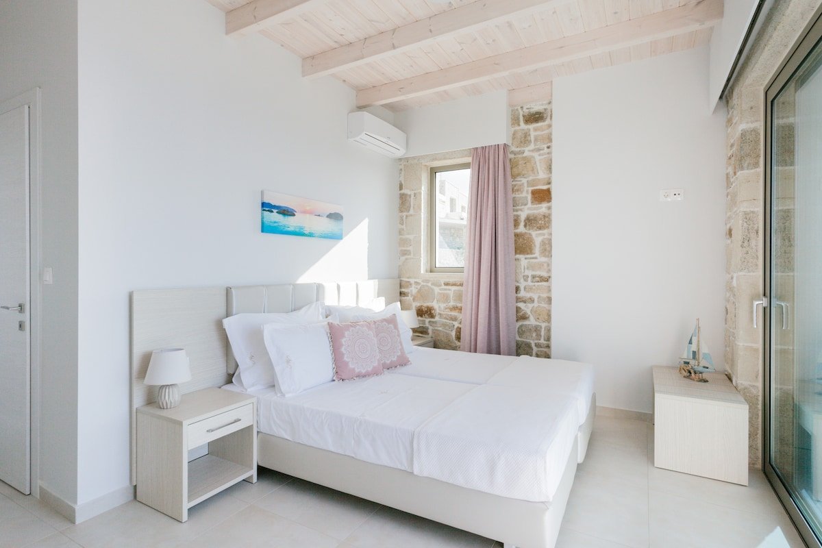 Poolside Villa with Spectacular Ocean Views gallery image 4