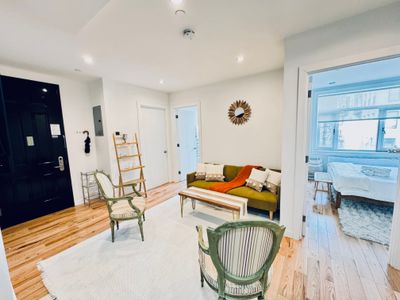 Delightful 3-Bedrooms Downtown Gem with balcony