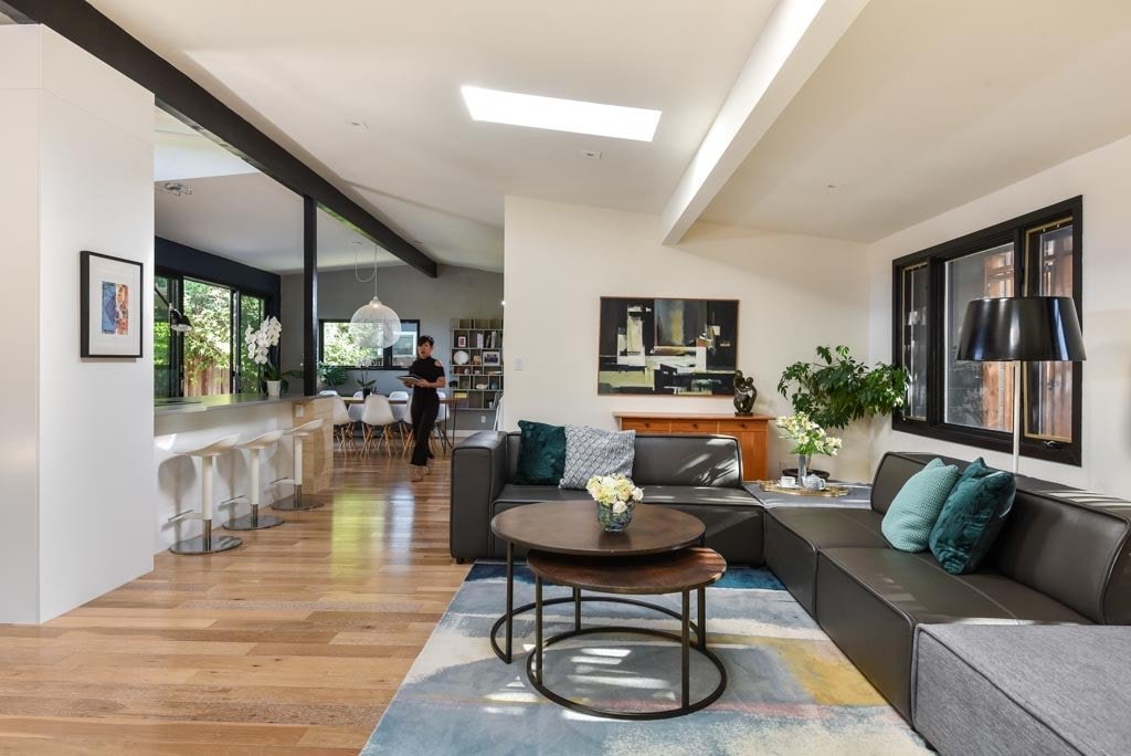 SFH in a quiet neighborhood next to shopping gallery image 2