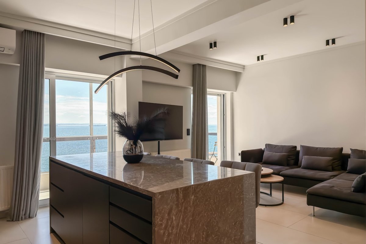 Luxury Sea View Retreat gallery image 5