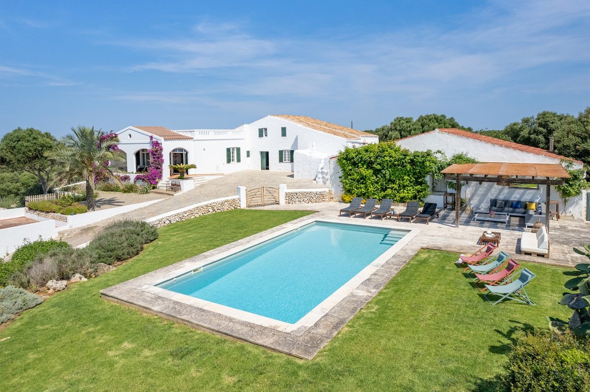 Private villa with spectacular sea views gallery image 2