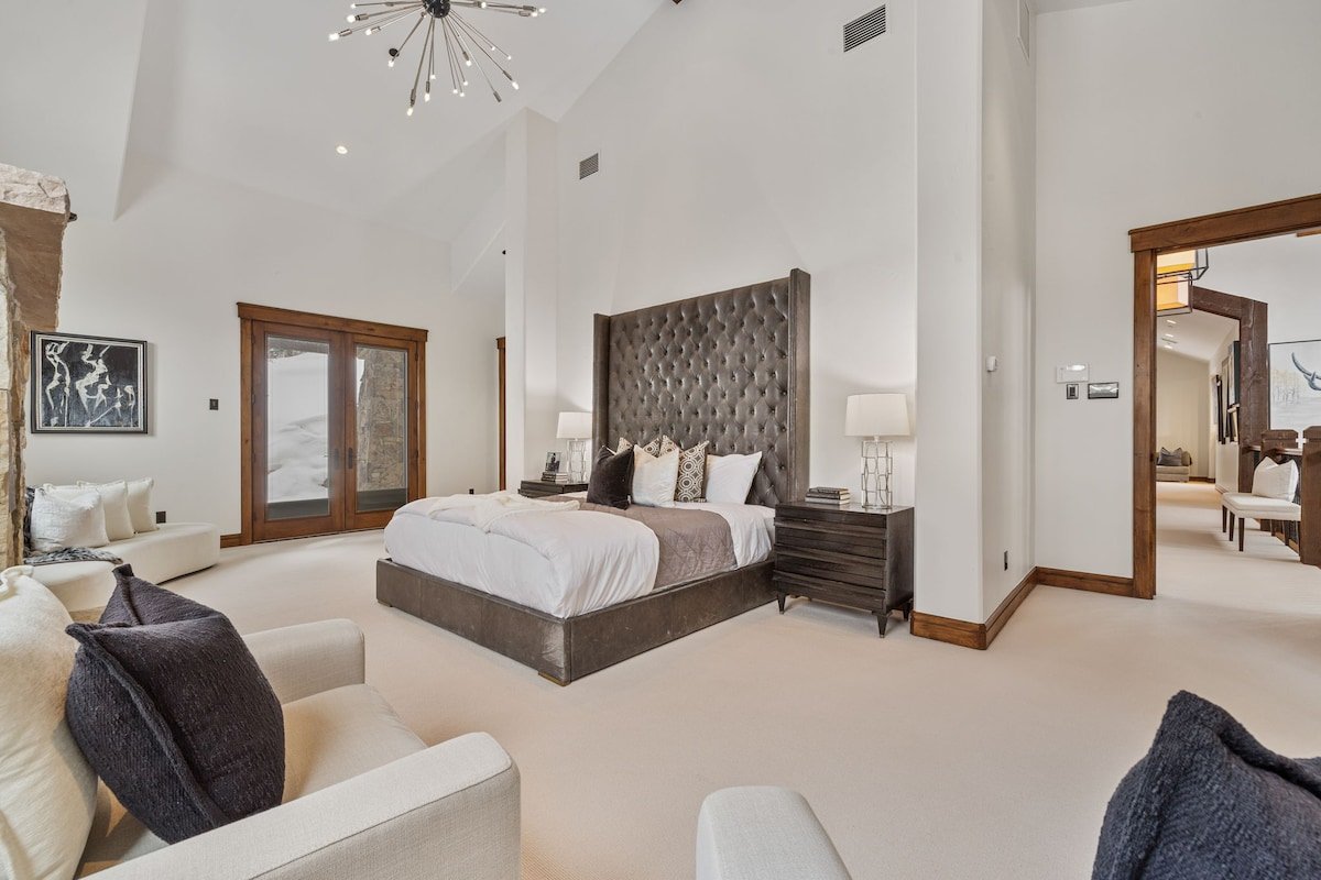 Ski-in luxe chalet – perfect holiday stay deal gallery image 3