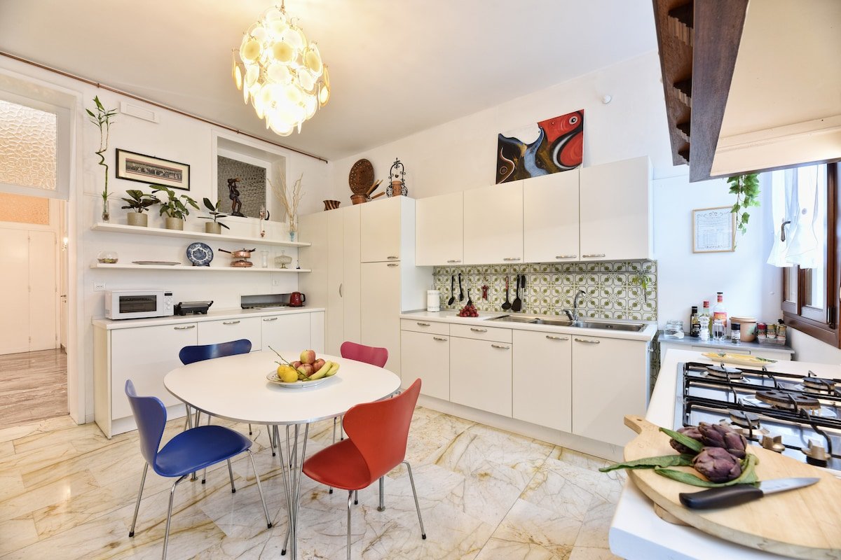 Noble floor in Castello overlooking Campo Bragora gallery image 5