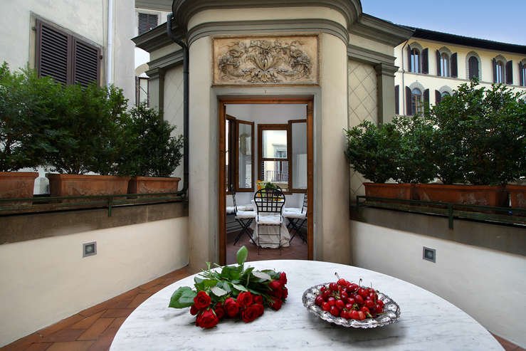 Top Luxury Apartment with terrace in Ponte Vecchio gallery image 3