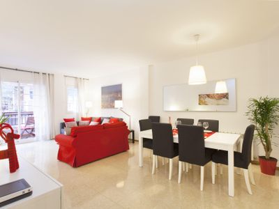 Barcelona apartment for 8 people with terrace