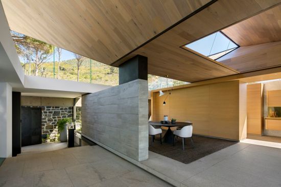 Photo 4 of Cape Kloof accommodation in Higgovale, Cape Town with 4 bedrooms and 4 bathrooms