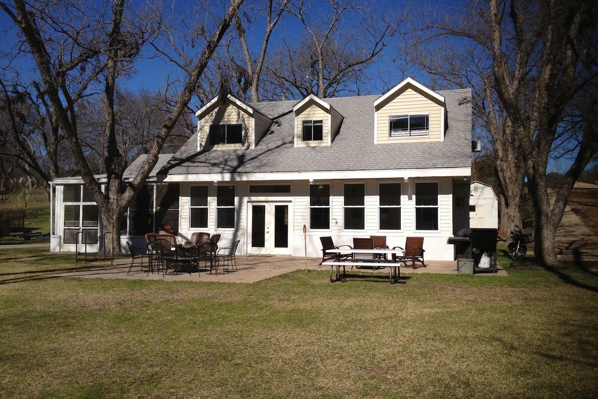 Lake Austin Waterfront! Family and Dog Friendly! gallery image 3