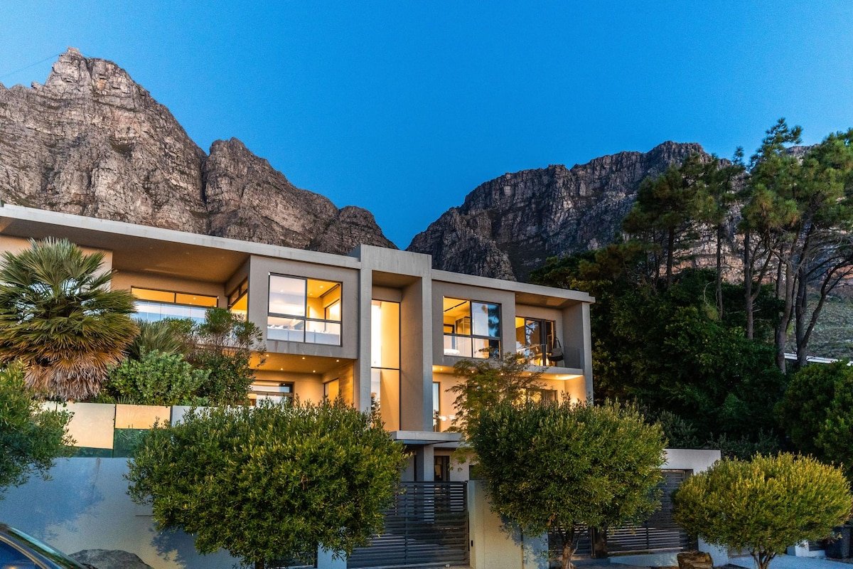 Sapphire Seas – Designer Villa in Camps Bay gallery image 2