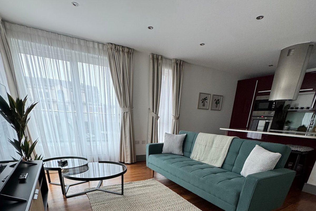 Westminster Penthouse Duplex with AC gallery image 3