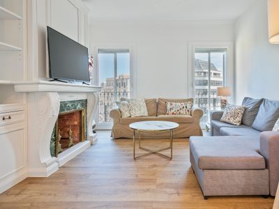 Bright stylish apartment in central Eixample