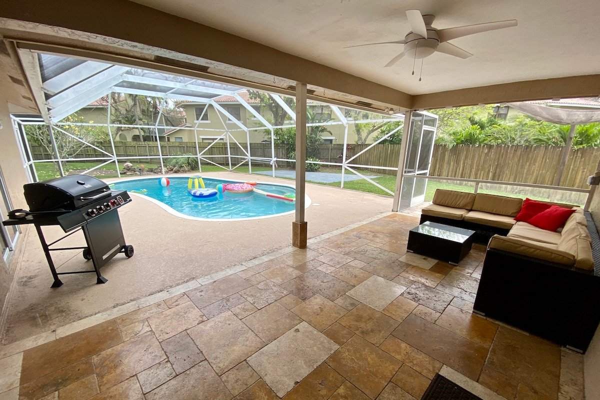 Renovated house w/ saltwater pool & huge backyard gallery image 3