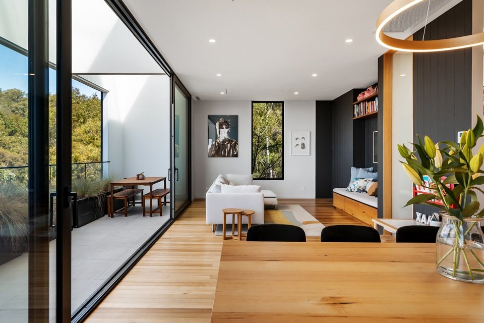 Stunning home with Breathtaking Views gallery image 3