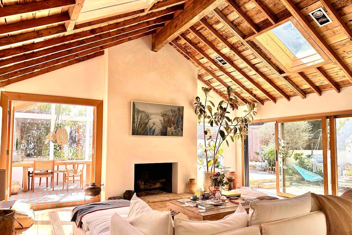 Relax in beautiful & cozy home 3BR w/ Pool gallery image 2