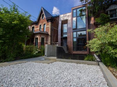 Stunning Dovercourt House FIRST & MAIN Unit joined