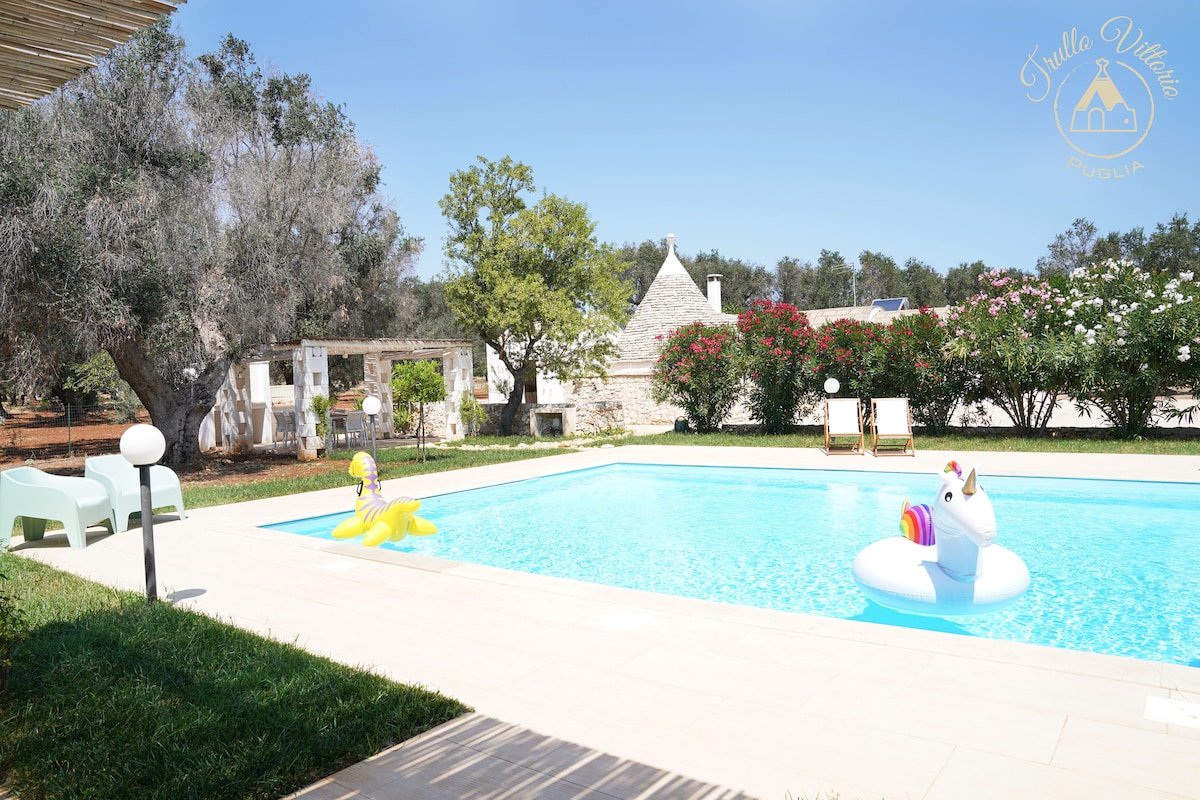 Piscine luxueuse au milieu des oliviers gallery image 2