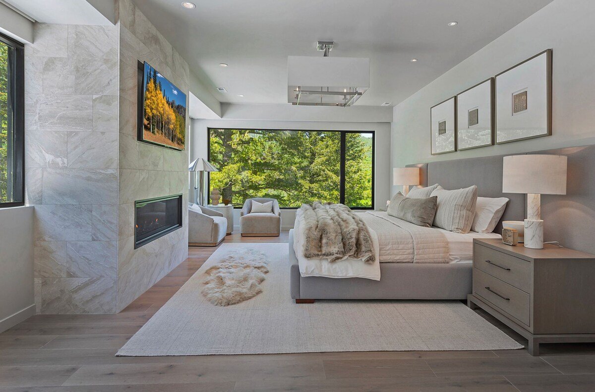 Luxury Modern Mountain Home gallery image 2