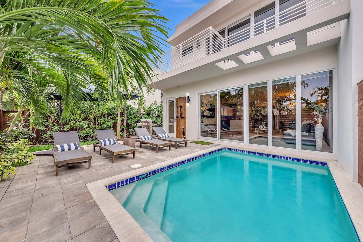 *Luxury Pool Home in Coral Ridge – Dream Stay! gallery image 2