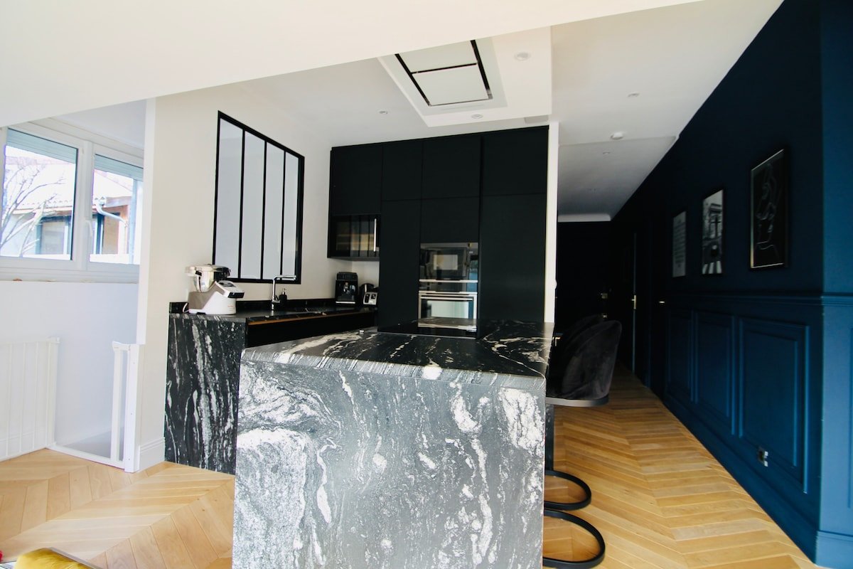 Belle maison en pierre avec cachet et piscine gallery image 5