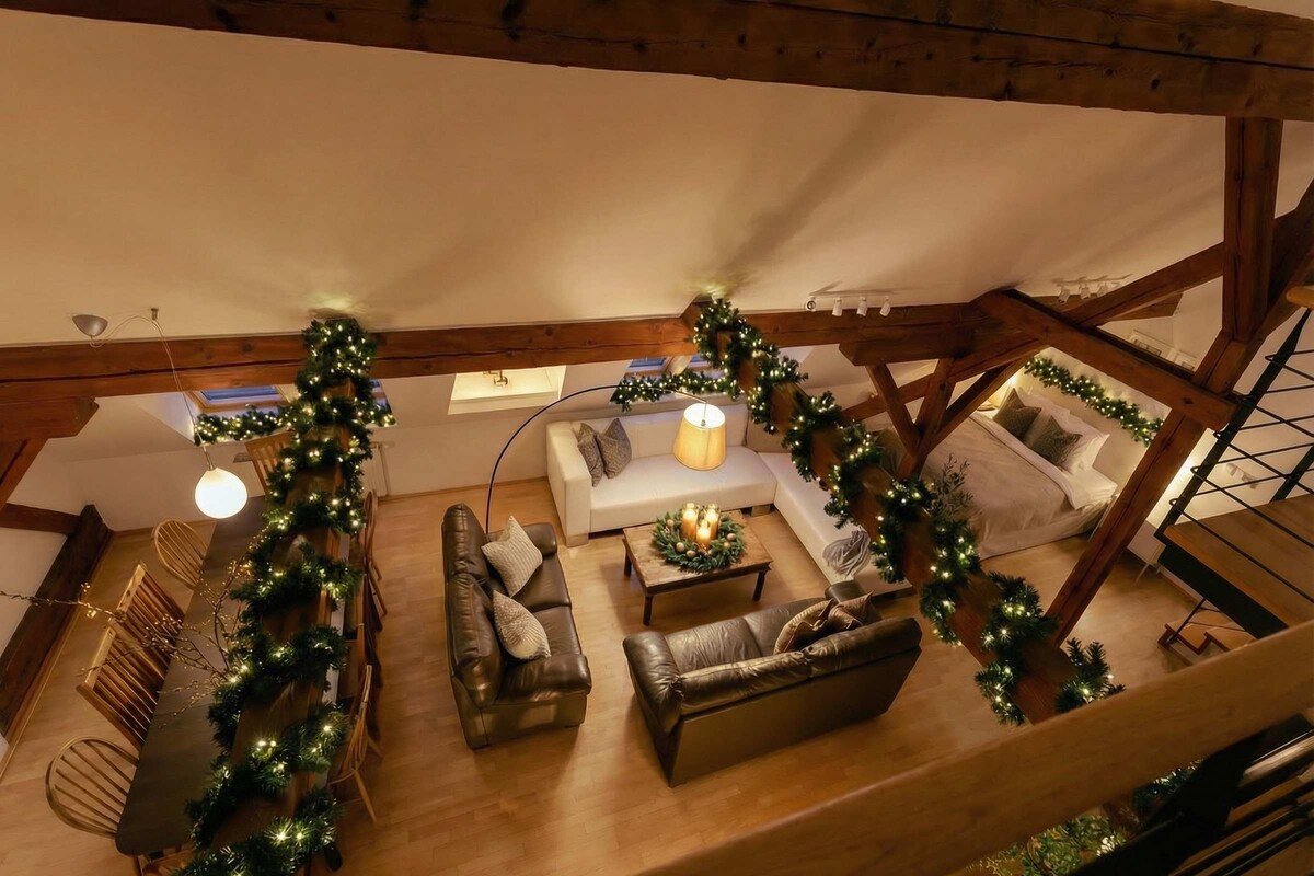 TurnKey | Old Town 5BR Loft Apartment gallery image 3