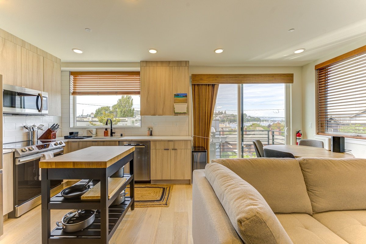 Stunning Lake Union/Space Needle Views, Roof Deck gallery image 3