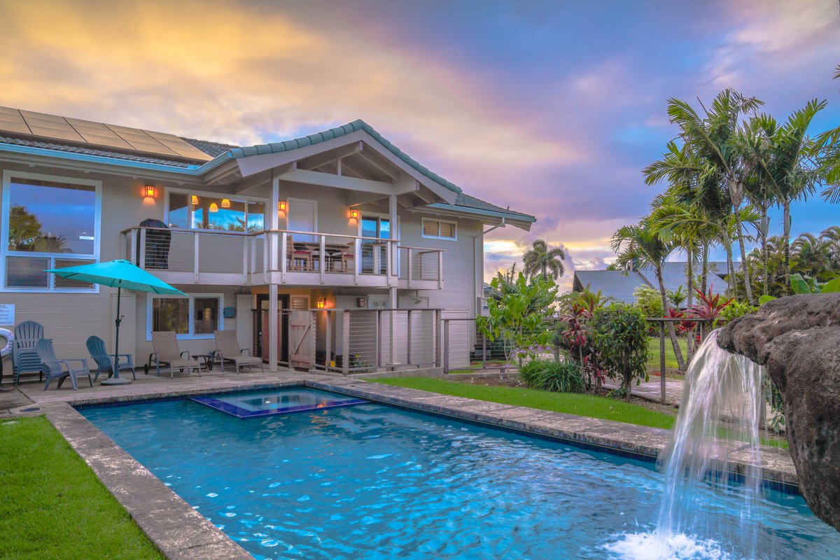 Tropical and Elegant. Ocean/waterfall views. Pool