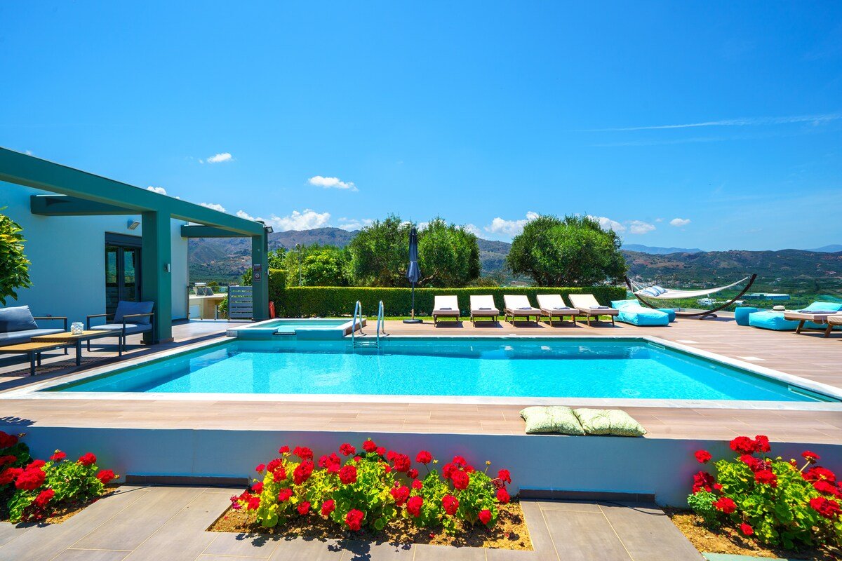 MythicOlive-Private Free Heated Pool-Amazing views gallery image 5