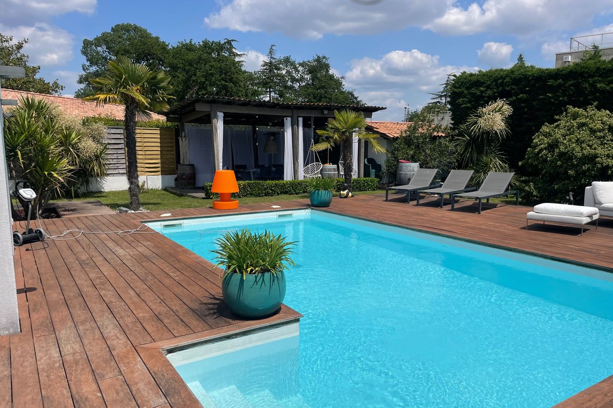 Belle demeure, jardin, piscine