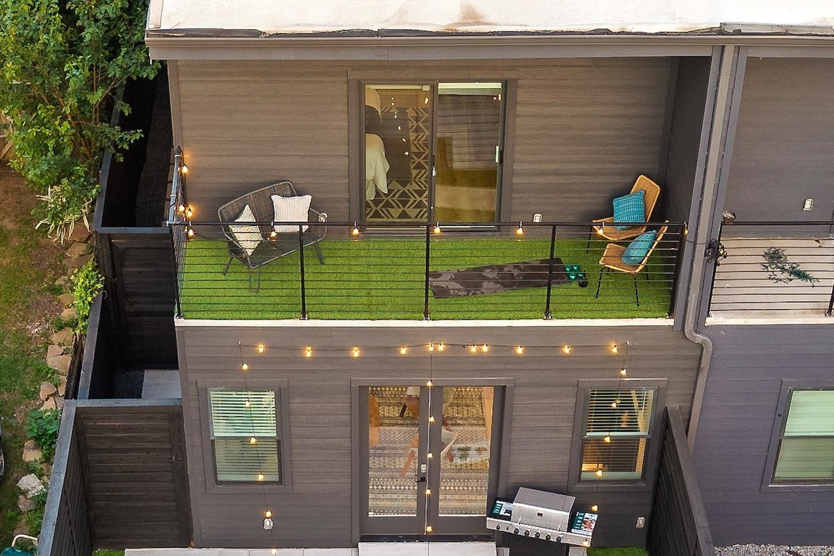 Heated Pool + Spa + Located in Heart of Dallas! gallery image 5