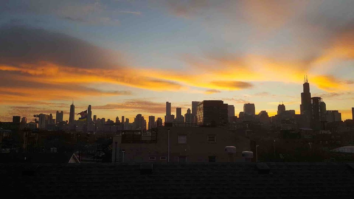 Private rooftop | Breathtaking skyline view gallery image 2