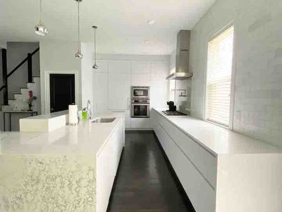 Luxury 4 bed Boston home near beach w/roof deck