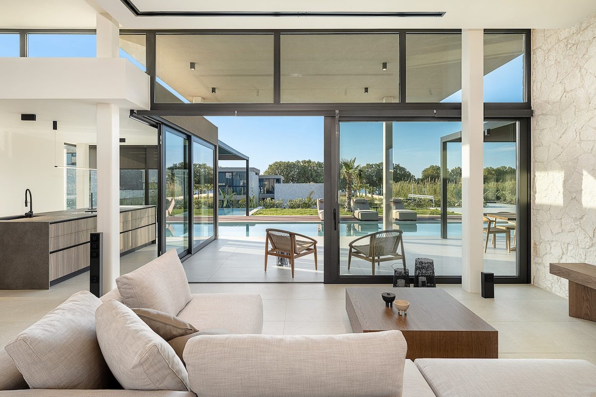 Pnoe Seafront Experience | Villa Lithos gallery image 4