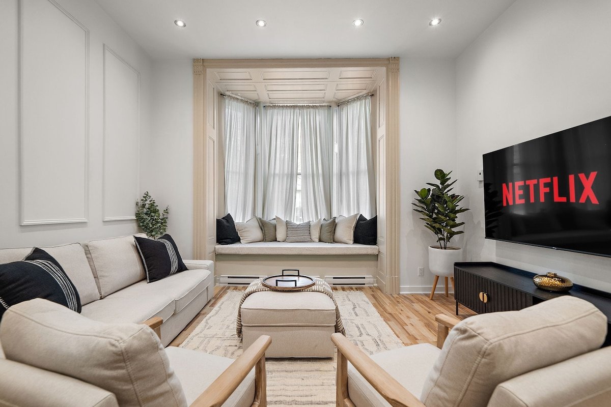 Luxury Townhouse – Downtown + 3x Free Parking gallery image 3