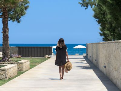 Athina Luxury Villa, with Pool & Walk to the Beach