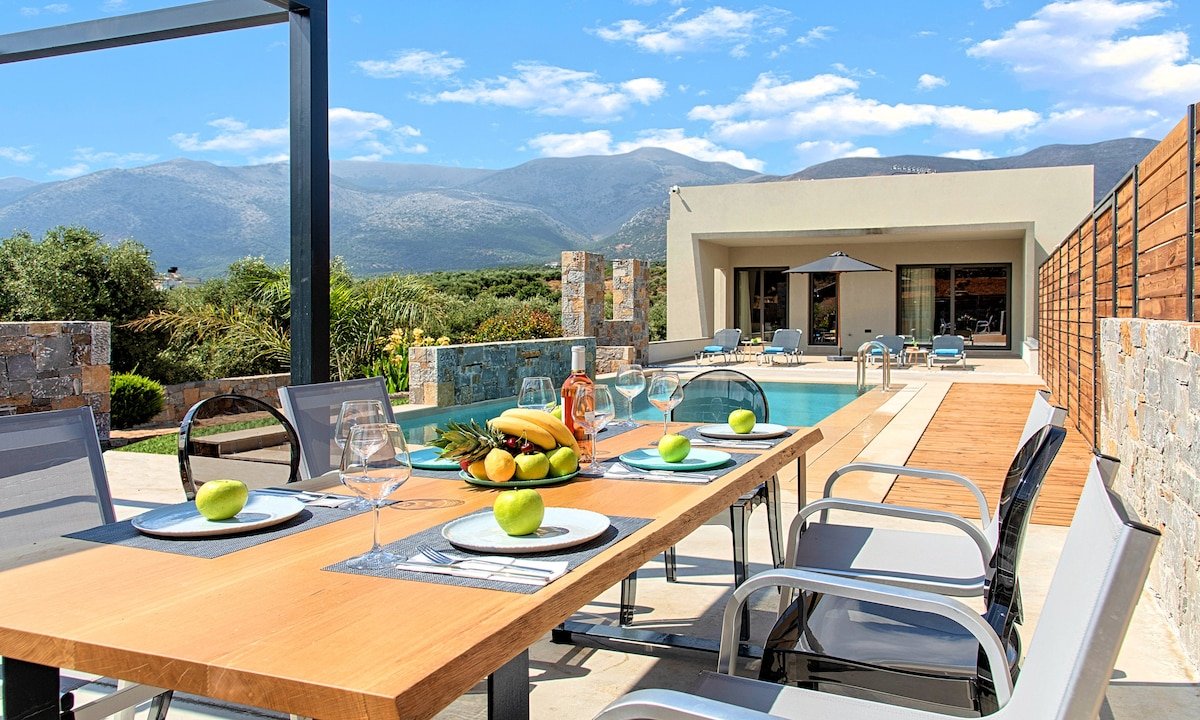 Sissi Lux Omega Villa Private Pool gallery image 3