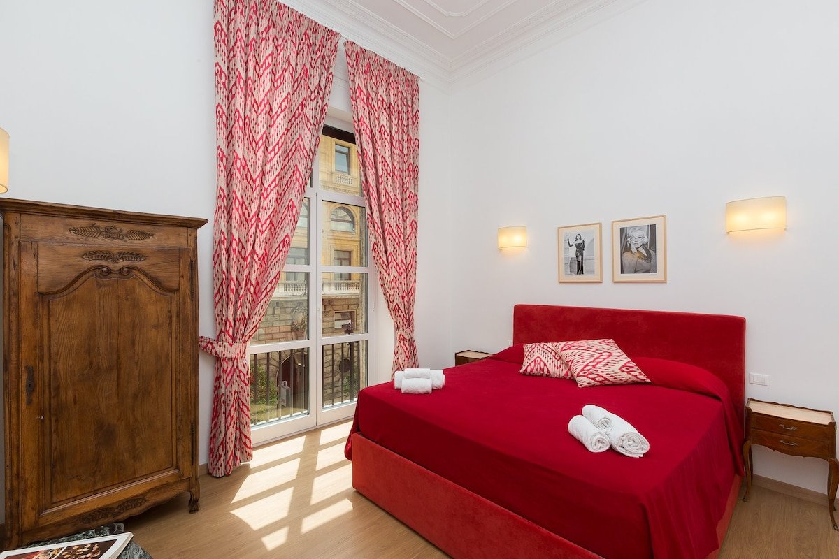 Prestigious Apartment at Via Barberini gallery image 3