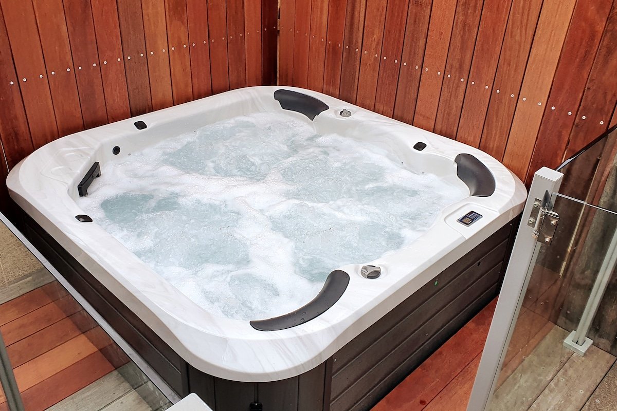 Holyday house on Holyhead – beach 400m, spa, A/C gallery image 3