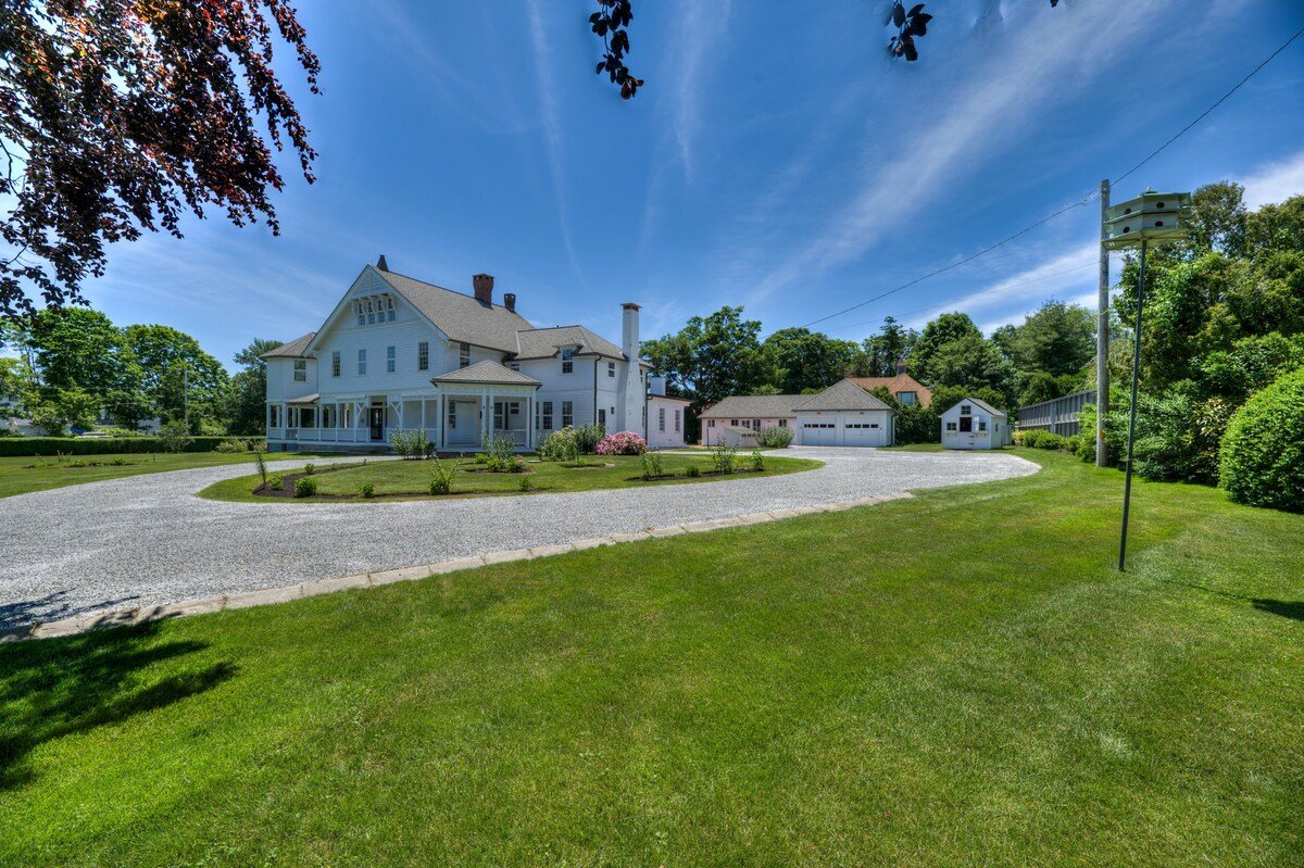 Historic beauty in Narragansett Pier gallery image 3