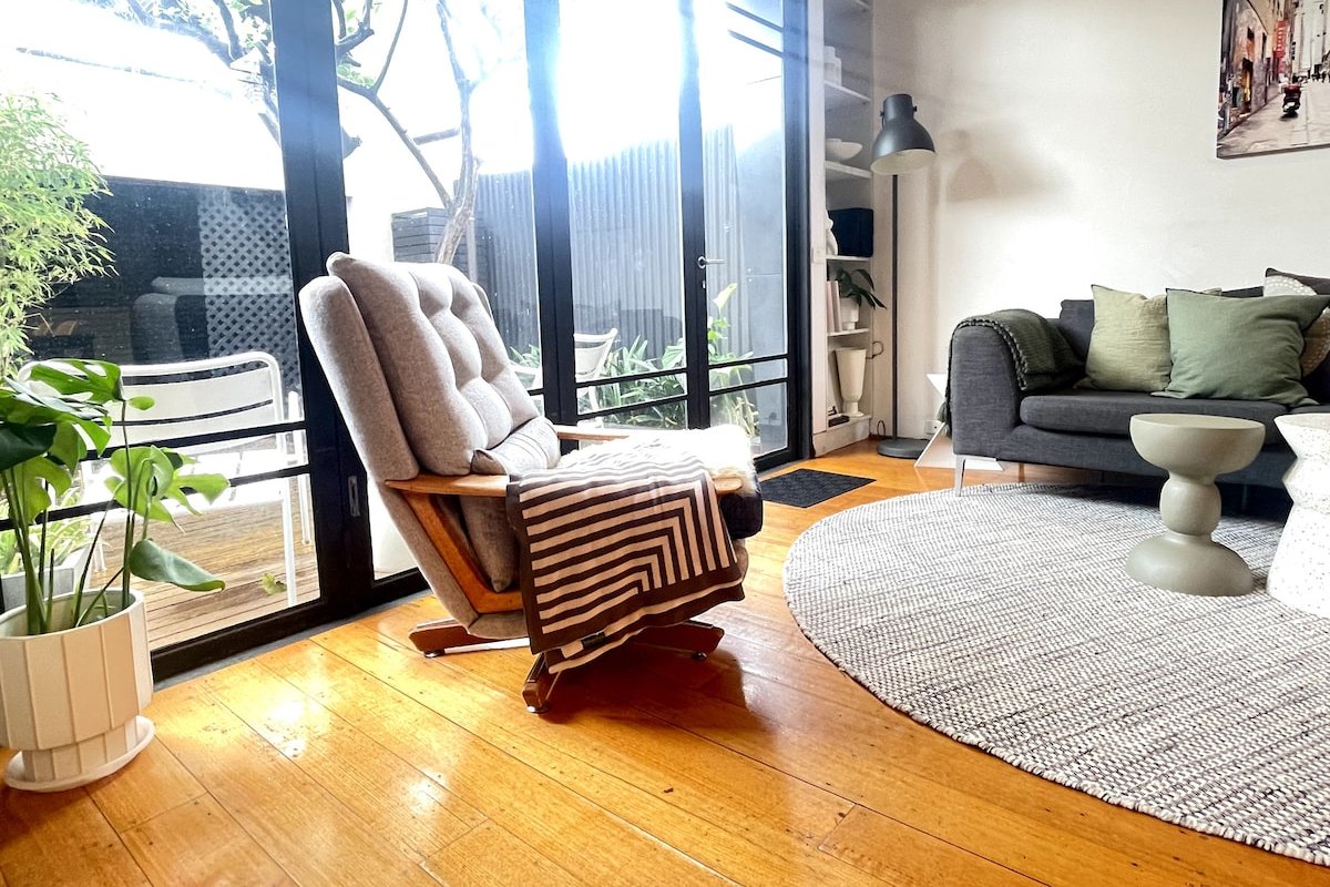 Modern 4BR 5beds + cityviews + lockup garage + MCG gallery image 3