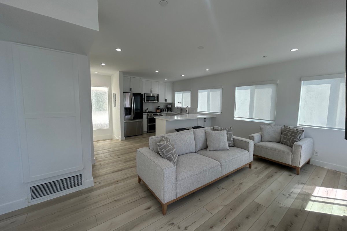 MB Modern Sand Section Sea View