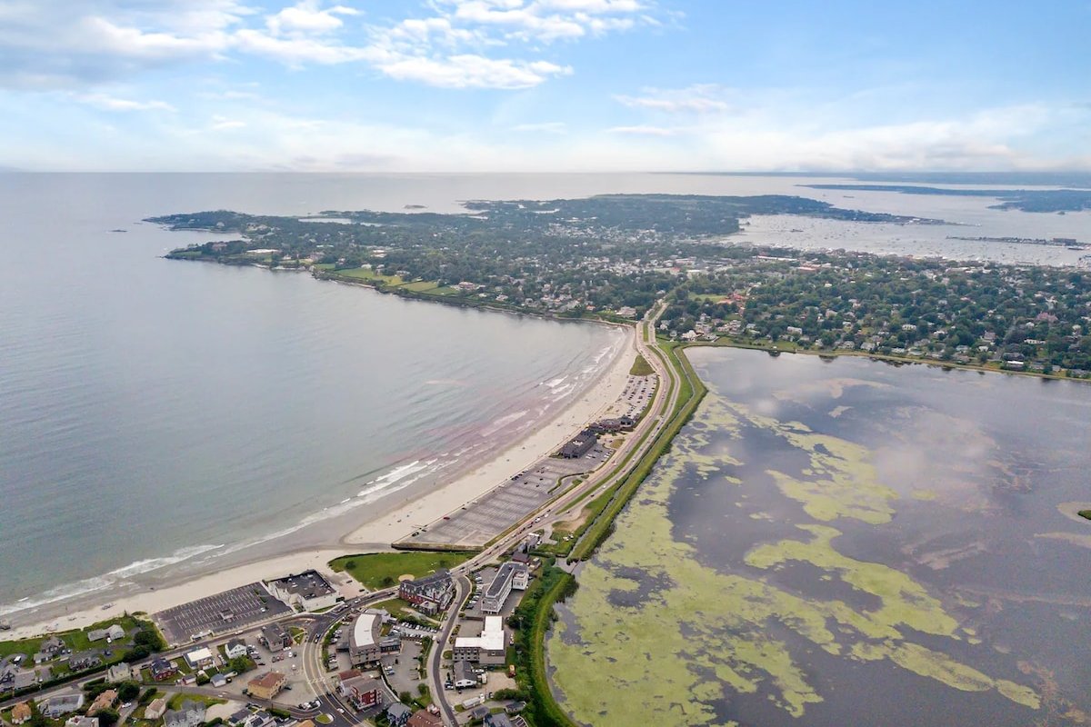 Beach House w/ a VIEW! Walk to Beach and Newport gallery image 5