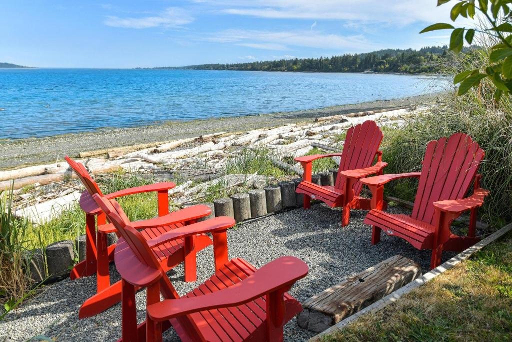 Bazan Bay Beach House multi family getaway gallery image 3