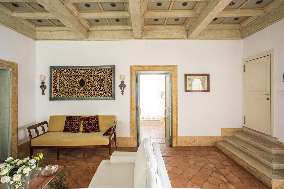 Elegant, Spacious, Central, in historical building gallery image 5