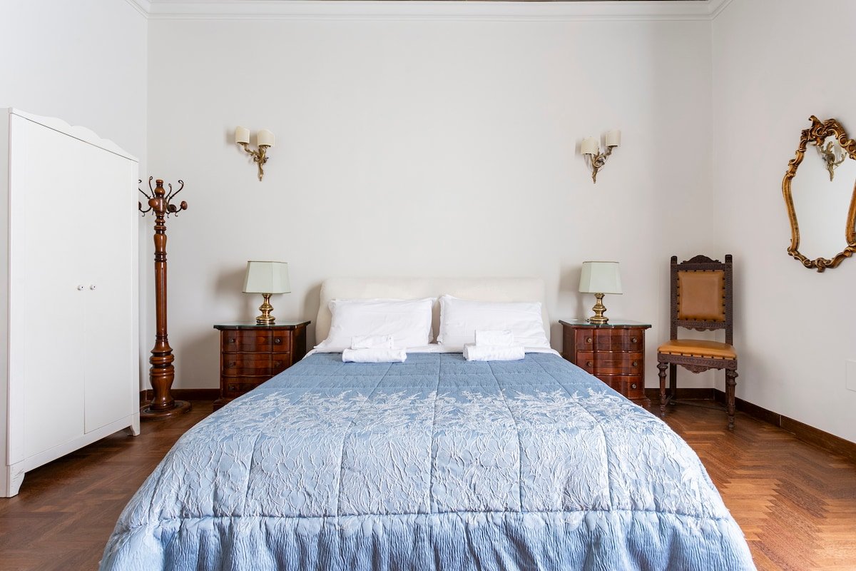 Original Frescoed Ceilings of 1900 gallery image 5