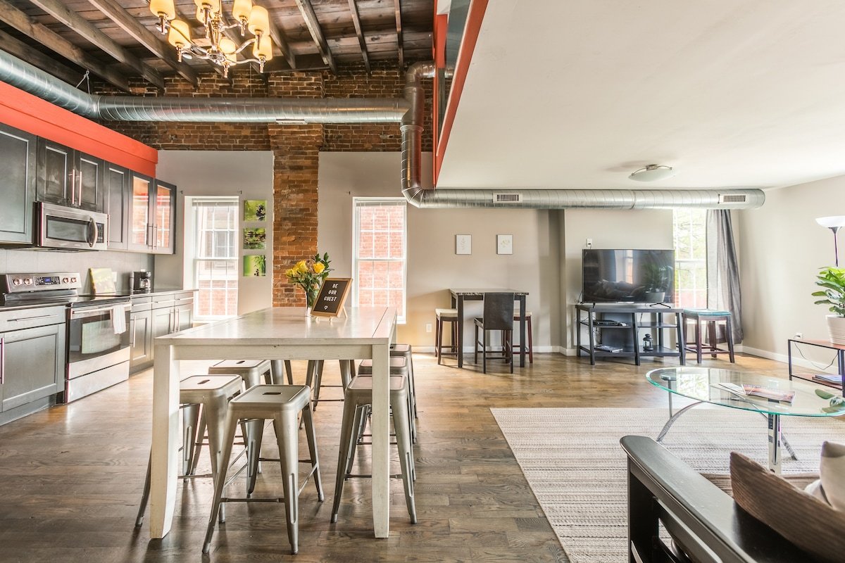 Heart of Olde Towne East Loft gallery image 3