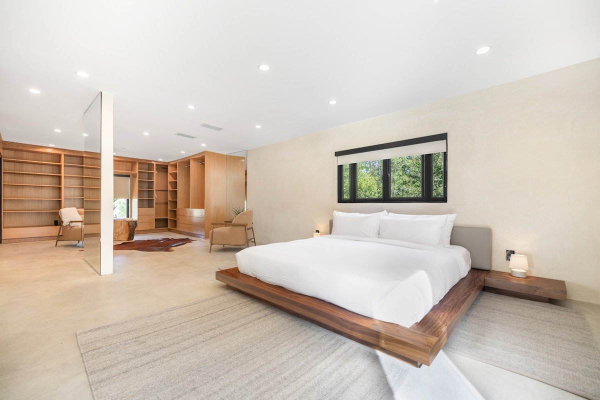 Luxe Woodland Hills Oasis w/ Pool & Scenic Views gallery image 2