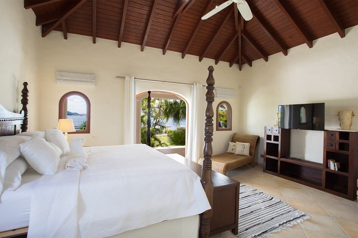 La Salamandre (6 bedrooms) – Lagoon front villa wi gallery image 3