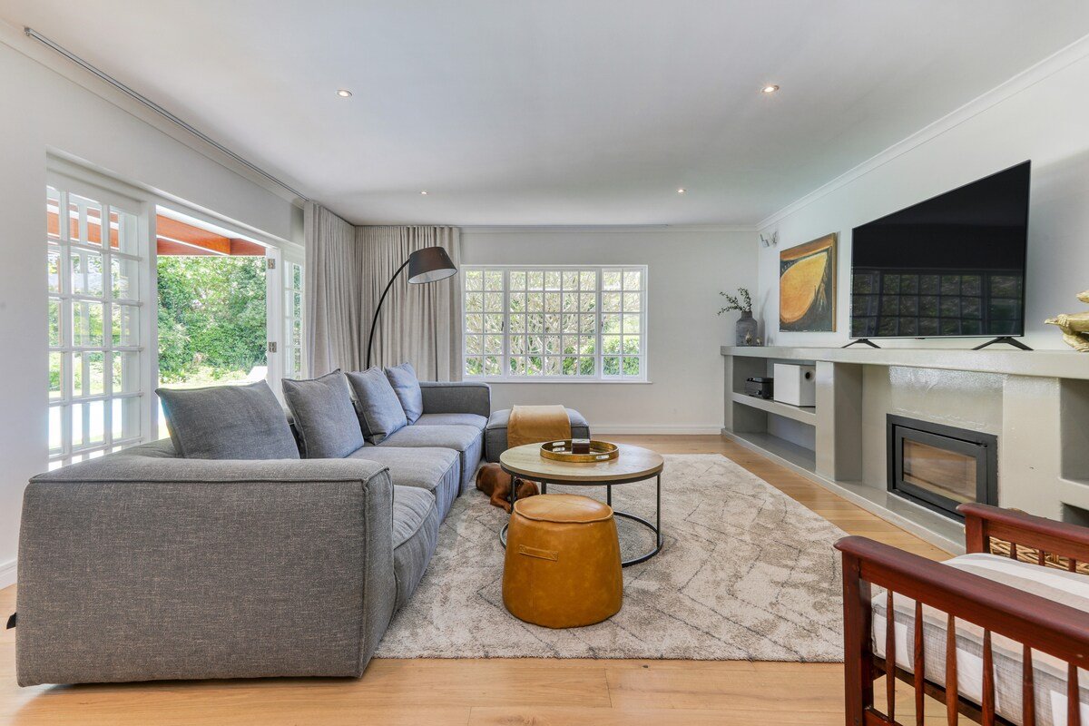 Luxury Family Home | Solar Backup | Pool & BBQ gallery image 4