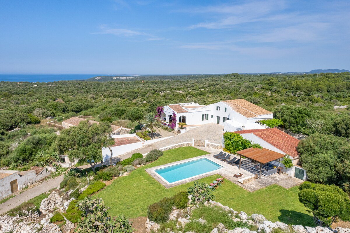 Private villa with spectacular sea views gallery image 3