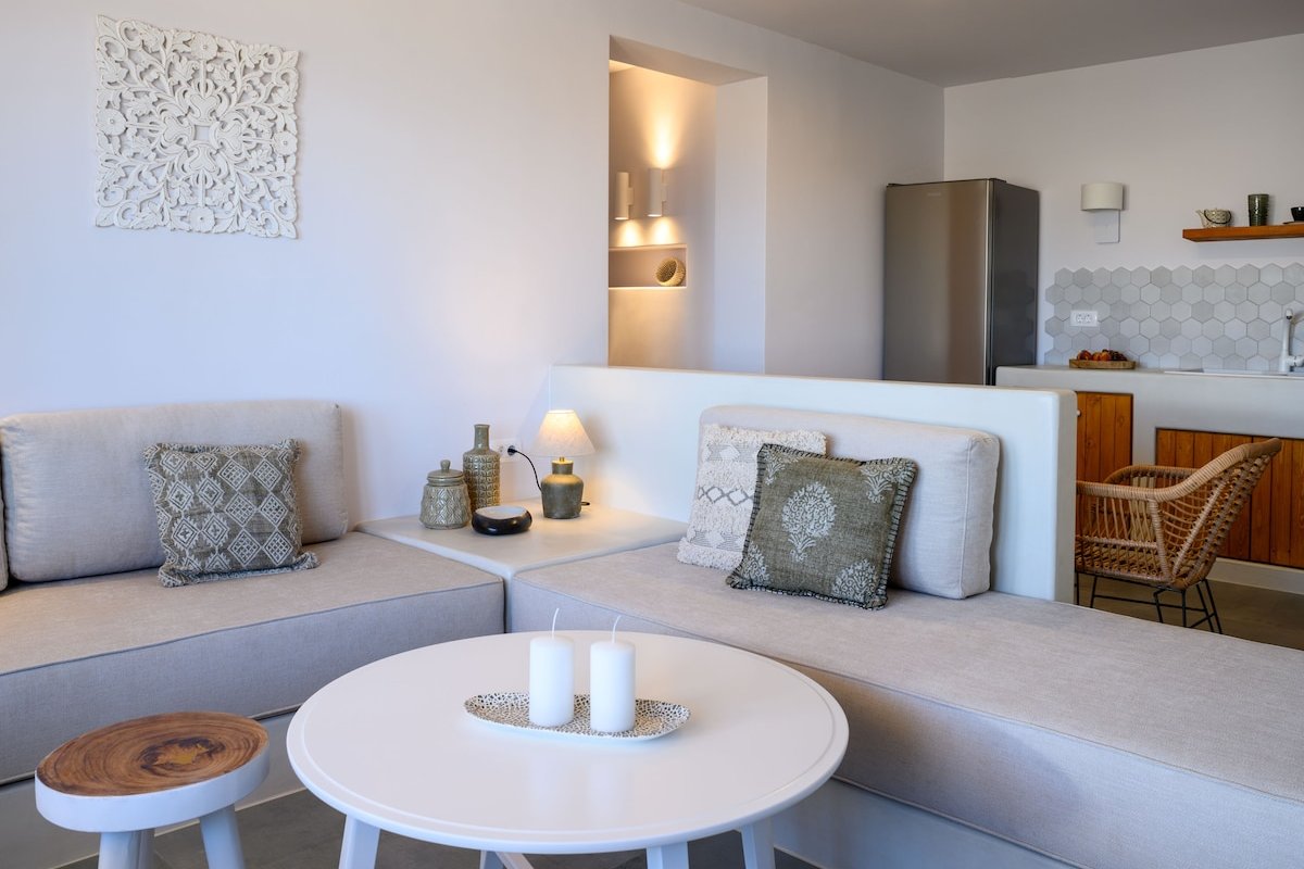 Ambeli Sunset Villas & Suites 2pools & 2hot tub gallery image 5