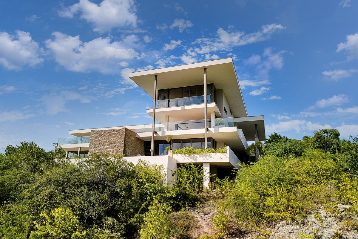 JK House Bonaire Hilltop Villa 5 bdrm + 3 pools gallery image 5